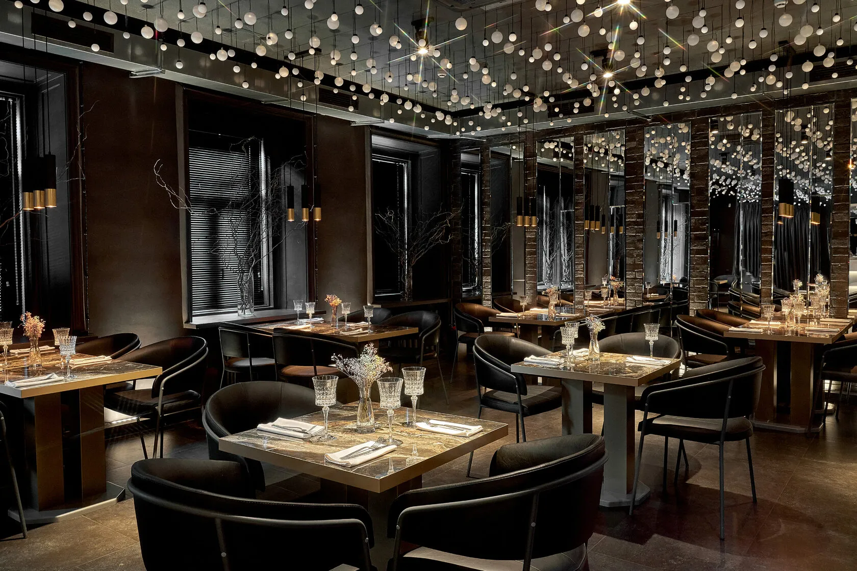 Как рестораны экономят на реставрации мебели с помощью бронепленки