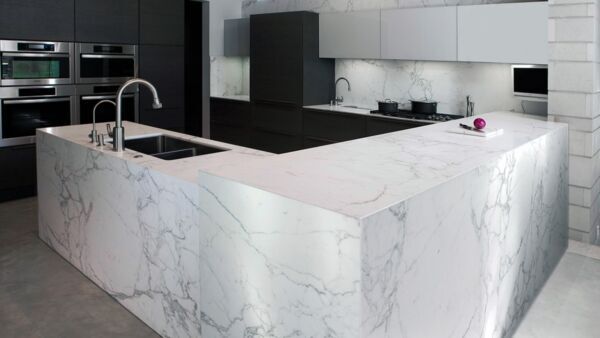 Плёнка на подоконник: защита от царапин, солнца и влаги — какую выбрать